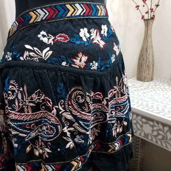 🍒NWT🍒 ANTHROPOLOGIE LOVE SAM EMBROIDERED SKIRT - Picture 5 of 7